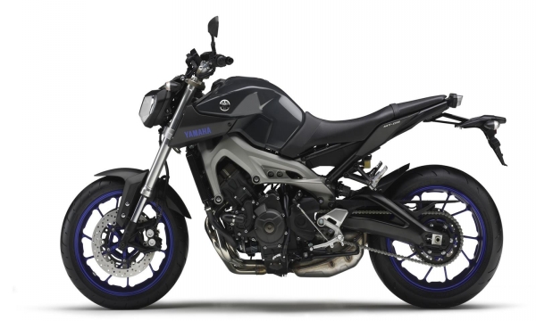 2014-Yamaha-MT-09-EU-Race-Blu-Studio-006