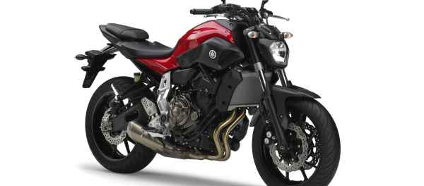 2014-Yamaha-MT-07-EU-Racing-Red-Studio-001