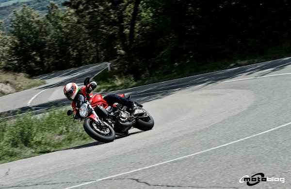 ducati-monster821-35