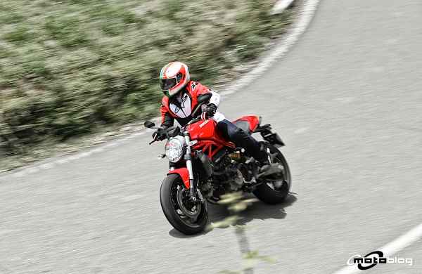 ducati-monster821-7