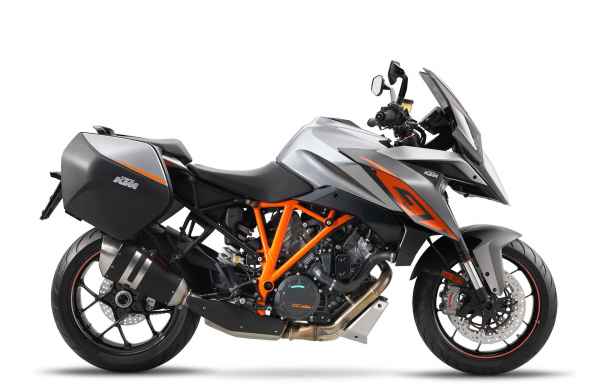 2016-KTM-Super-Duke-GT-02