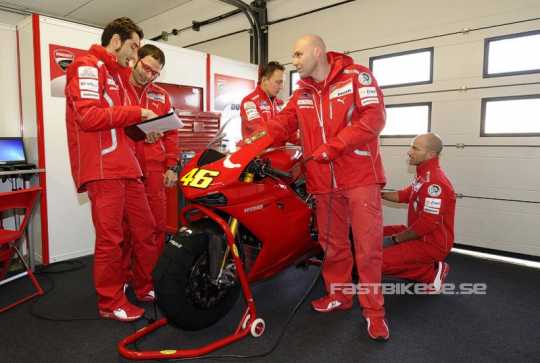 fb_valentino-rossi-ducati-1198sp-misano-test-8