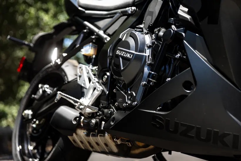 suzuki gsx 8r motor