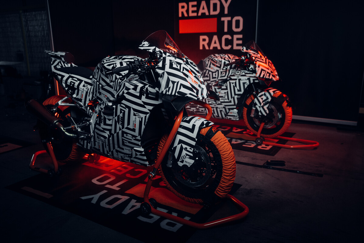 2025 KTM 990 RC