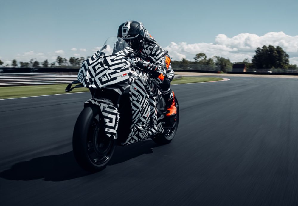 KTM 990 RCR Action 3