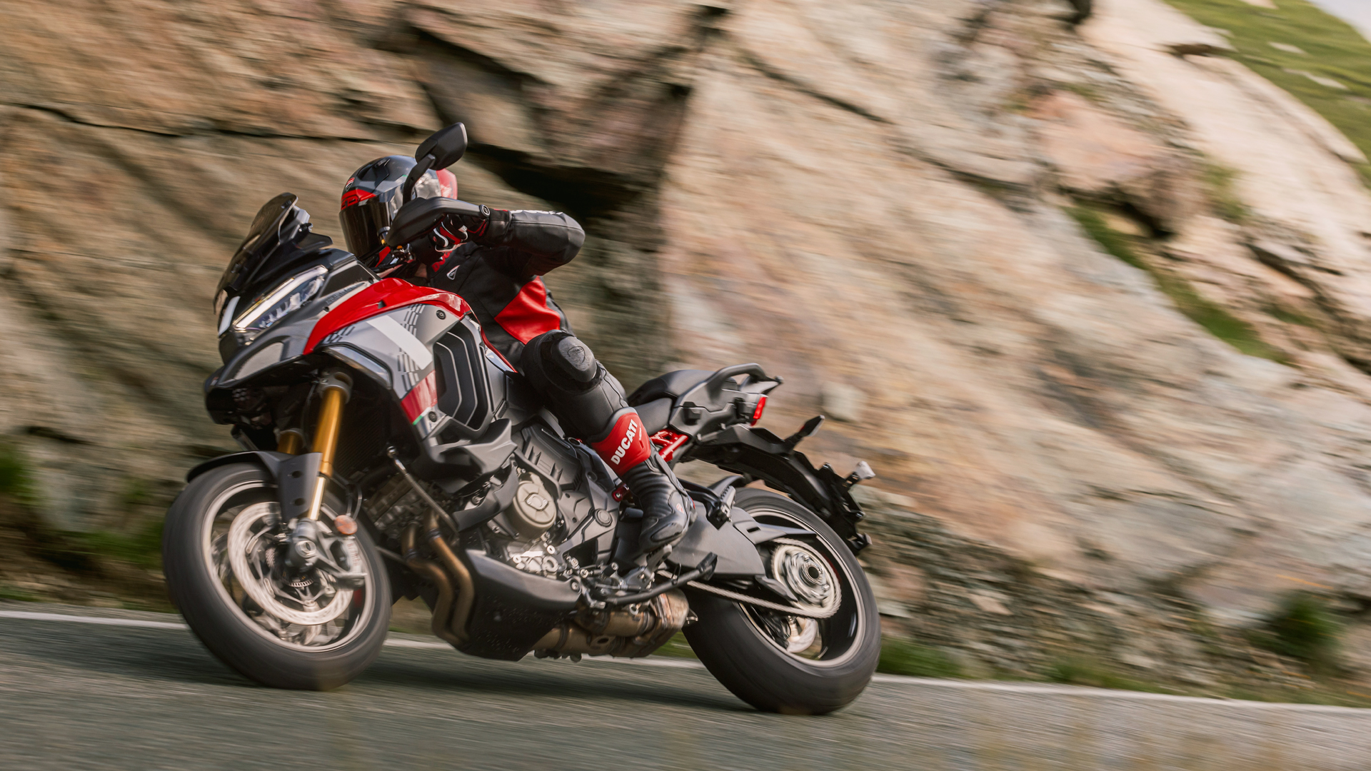 Ducati MY25 Multistrada V4 Pikes Peak overview gallery 1920x1080 02