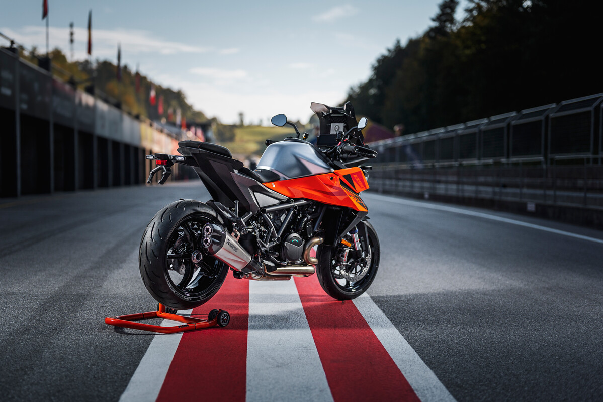 2025 KTM 1390 SUPER DUKE GT 5