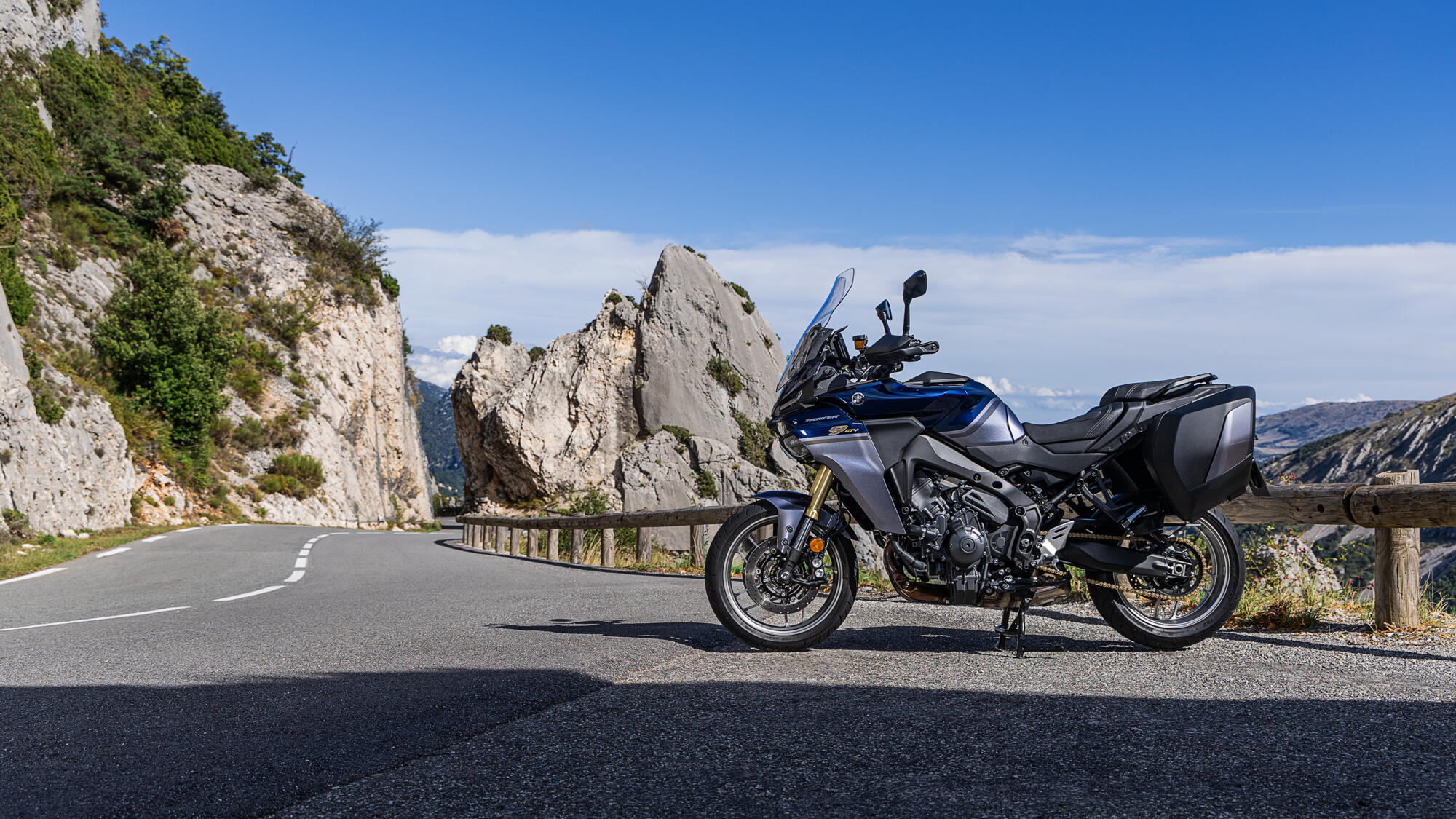 2025 Yamaha MT09ATRDXCS EU Cobalt Blue Static 005 03